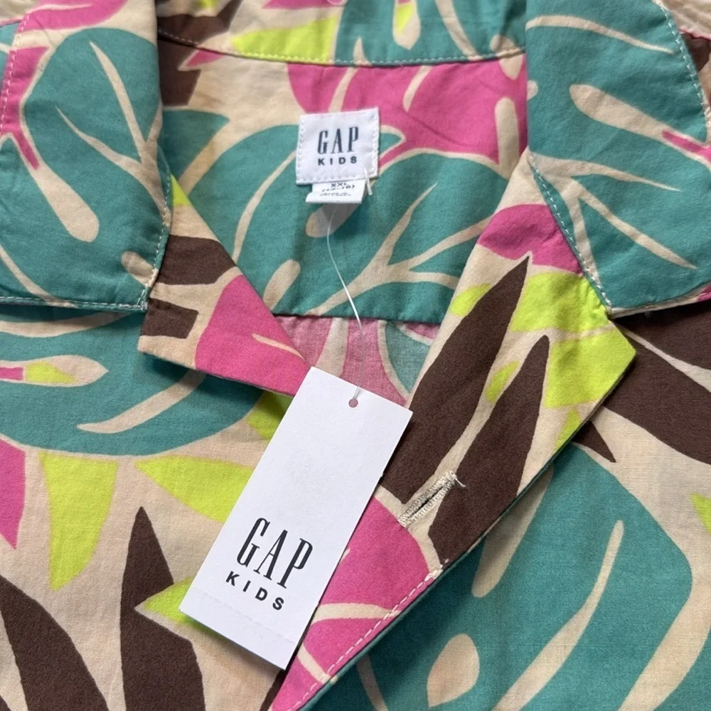 NWT Gap Poplin Button-Down Shirt for Boys size XXL ( 14-16)